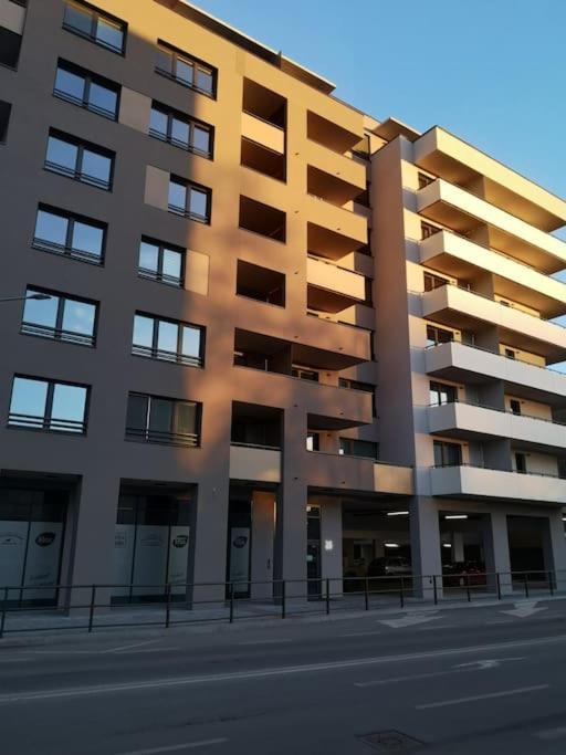 M&M2 Apartment Near Center With Free Parking - Ac Kosice Exterior photo